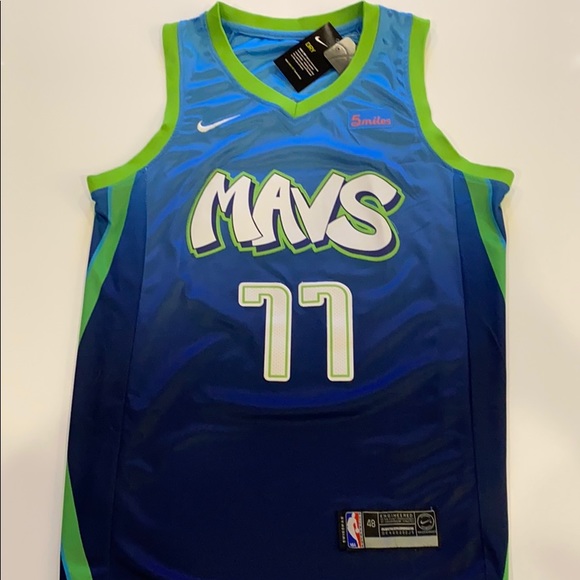 LUKA DONCIC JERSEY - Picture 2 of 2